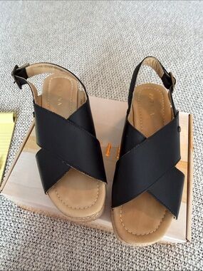 Black Crisscross Slingback Sandals - Women